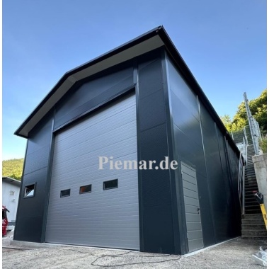 garage-halle-blechgarage-mit-einem-satteldach-tuer-fenster-lichtband-sektionaltor-dachrinne-attika-dachblende-konstruktion-aus-verzinkten-vierkantprofilen-in-farbe-verankerung-isolation_14