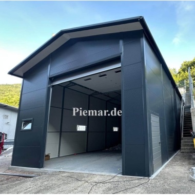 garage-halle-blechgarage-mit-einem-satteldach-tuer-fenster-lichtband-sektionaltor-dachrinne-attika-dachblende-konstruktion-aus-verzinkten-vierkantprofilen-in-farbe-verankerung-isolation_2