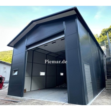 garage-halle-blechgarage-mit-einem-satteldach-tuer-fenster-lichtband-sektionaltor-dachrinne-attika-dachblende-konstruktion-aus-verzinkten-vierkantprofilen-in-farbe-verankerung-isolation_3