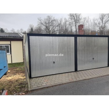 garage-mit-der-dachneigung-nach-hinten-und-schwingtor-verzinkt-6