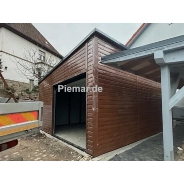Garage mit einer Dachneigung nach links, 1x Sektionaltor, 2x Fenster, 1x Tür, Dachrinne, Attika, Kantenschutz, Holzoptik, Bleche horizontal verniete garage-mit-einer-dachneigung-nach-links-sektionaltor-fenster-tuer-dachrinne-attika-kantenschutz-holzoptik-bleche-horizontal-verniete_3