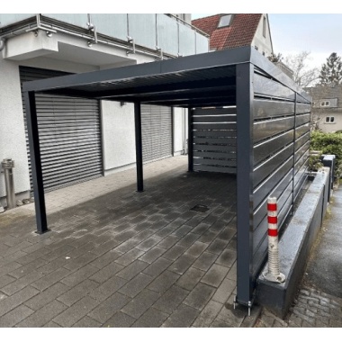 carport-mit-dachneigung-nach-hinten,-attika,-2-wände-mit-blechlamellen,-in-farbe-2