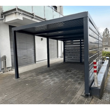 carport-mit-dachneigung-nach-hinten,-attika,-2-wände-mit-blechlamellen,-in-farbe-3