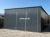 Blechgarage mit einer Dachneigung nach hinten, Doppelflügeltor, Attika (Dachblende), Kantenschutz, Konstruktion aus verzinkten Vierkantprofilen, in Farbe: 27523